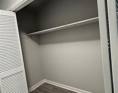 160 Chesapeake Drive - Photo Thumbnail 14
