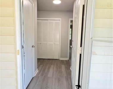 160 Chesapeake Drive - Photo Thumbnail 2