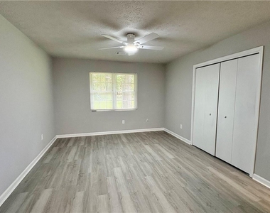 160 Chesapeake Drive - Photo Thumbnail 13