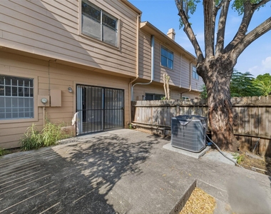 7700 Creekbend Drive - Photo Thumbnail 25