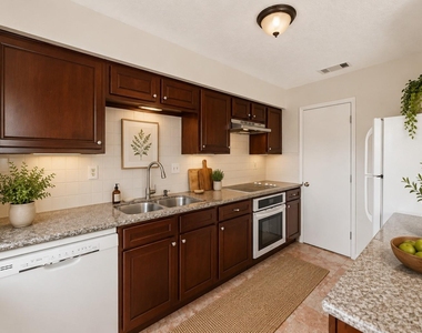 7700 Creekbend Drive - Photo Thumbnail 12