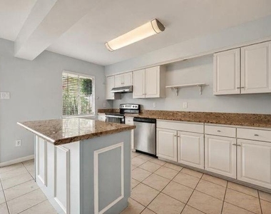 6404 Burgoyne Road - Photo Thumbnail 14