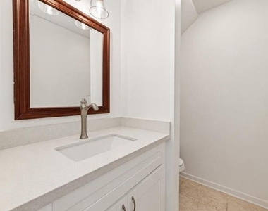 6404 Burgoyne Road - Photo Thumbnail 11