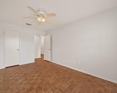 6404 Burgoyne Road - Photo Thumbnail 24