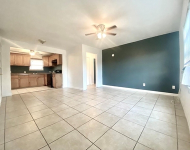 1138 4th Avenue N - Photo Thumbnail 3
