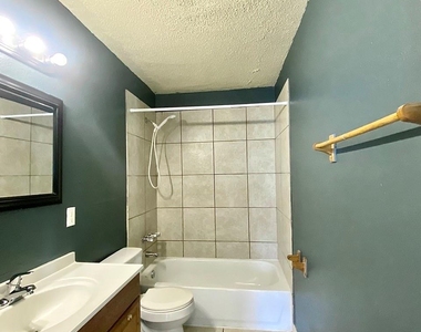 1138 4th Avenue N - Photo Thumbnail 6