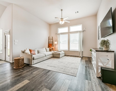 6304 Firewood Drive - Photo Thumbnail 6