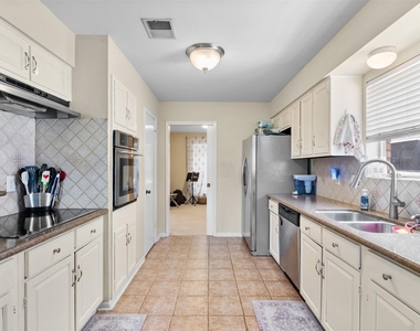 2526 Palo Pinto Drive - Photo Thumbnail 8