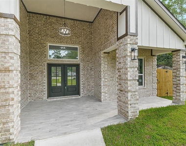 15998 Holly Street - Photo Thumbnail 3