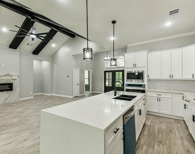 15998 Holly Street - Photo Thumbnail 10