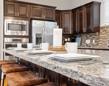 3802 Lovejoy Street - Photo Thumbnail 12