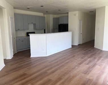 16531 Cheshire Grove Lane - Photo Thumbnail 3