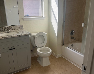 16531 Cheshire Grove Lane - Photo Thumbnail 9