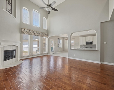 2422 Lansing Circle - Photo Thumbnail 10