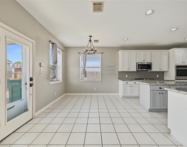2422 Lansing Circle - Photo Thumbnail 12
