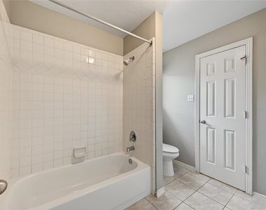 2422 Lansing Circle - Photo Thumbnail 34