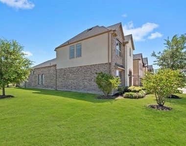 4911 Thunder Creek Lane - Photo Thumbnail 13