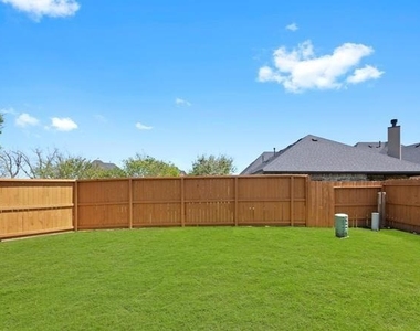 4911 Thunder Creek Lane - Photo Thumbnail 12