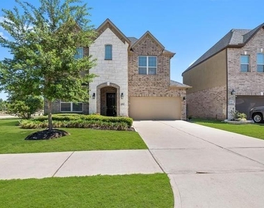 4911 Thunder Creek Lane - Photo Thumbnail 14