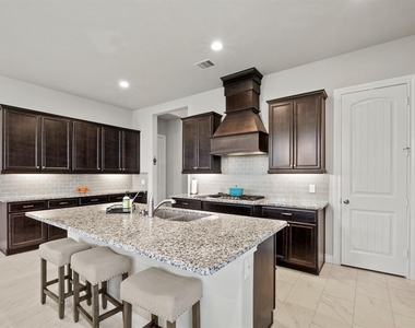 4911 Thunder Creek Lane - Photo Thumbnail 9