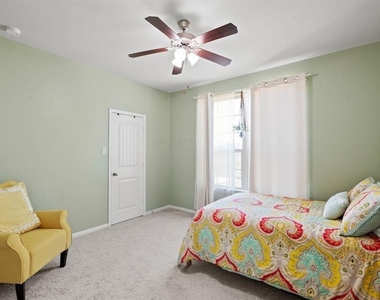 4911 Thunder Creek Lane - Photo Thumbnail 2