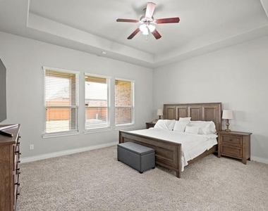 4911 Thunder Creek Lane - Photo Thumbnail 7