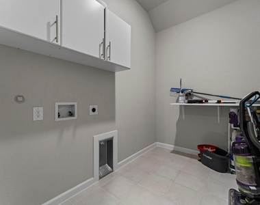 102 Camelia Street - Photo Thumbnail 23