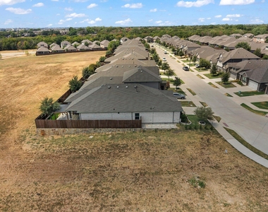 102 Camelia Street - Photo Thumbnail 44