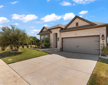 102 Camelia Street - Photo Thumbnail 2