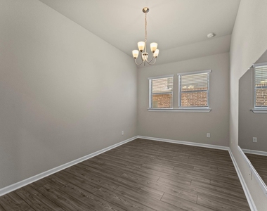 102 Camelia Street - Photo Thumbnail 18