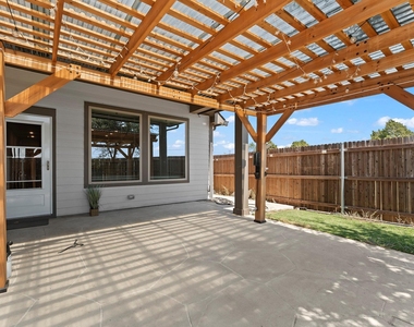 102 Camelia Street - Photo Thumbnail 37