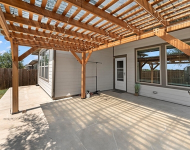 102 Camelia Street - Photo Thumbnail 41