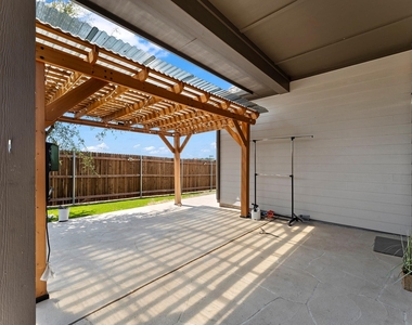 102 Camelia Street - Photo Thumbnail 36