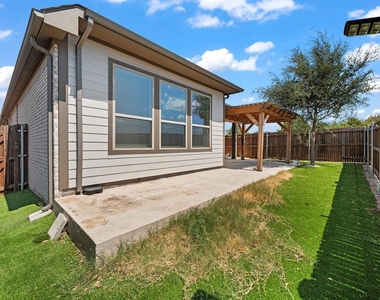 102 Camelia Street - Photo Thumbnail 38