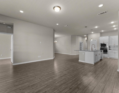 102 Camelia Street - Photo Thumbnail 15
