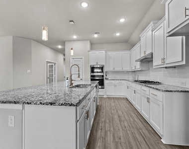 102 Camelia Street - Photo Thumbnail 6