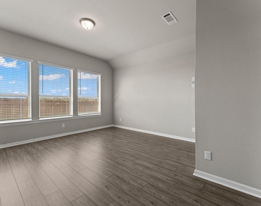 102 Camelia Street - Photo Thumbnail 27