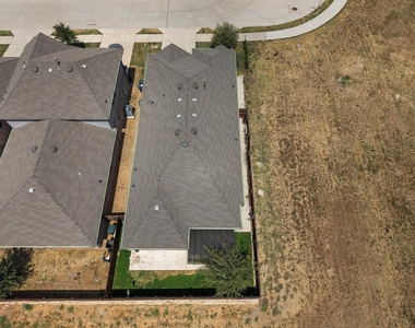 102 Camelia Street - Photo Thumbnail 43