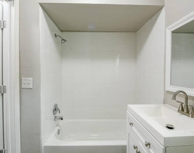 319 Rustic Drive - Photo Thumbnail 17