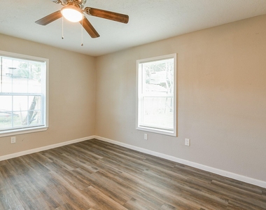 319 Rustic Drive - Photo Thumbnail 18