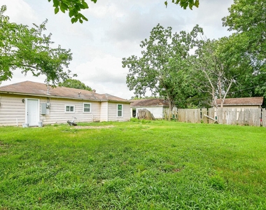 319 Rustic Drive - Photo Thumbnail 2