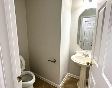 3847 Landon Park Drive - Photo Thumbnail 10