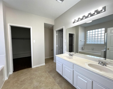3847 Landon Park Drive - Photo Thumbnail 6
