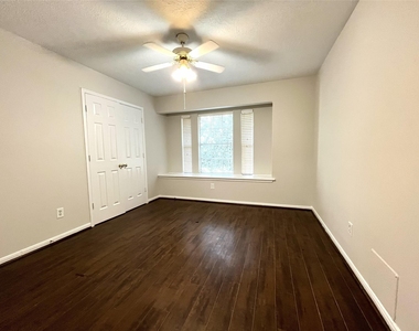3847 Landon Park Drive - Photo Thumbnail 14