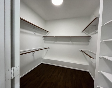 3847 Landon Park Drive - Photo Thumbnail 8