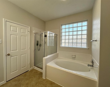 3847 Landon Park Drive - Photo Thumbnail 7