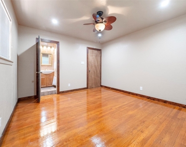 9607 Carousel Lane - Photo Thumbnail 17