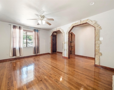9607 Carousel Lane - Photo Thumbnail 3