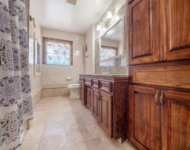 9607 Carousel Lane - Photo Thumbnail 12