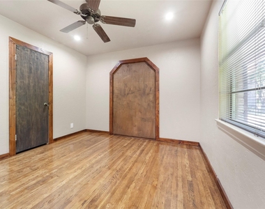 9607 Carousel Lane - Photo Thumbnail 14